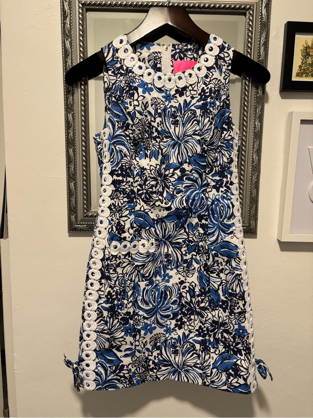 Lilly Pulitzer shift dress in blue and white with bow detail at hem. EUC.